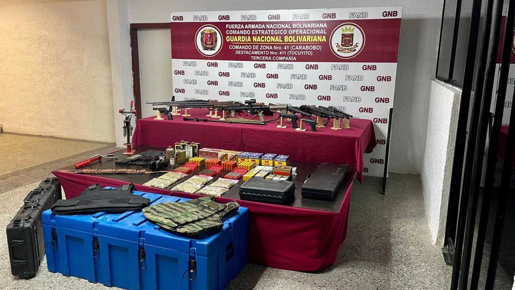 Incautaron armas de fuego y más de 6 mil cartuchos