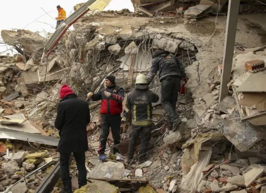 Muertos Por Terremoto En Turqu A Siria Supera Mil V Ctimas