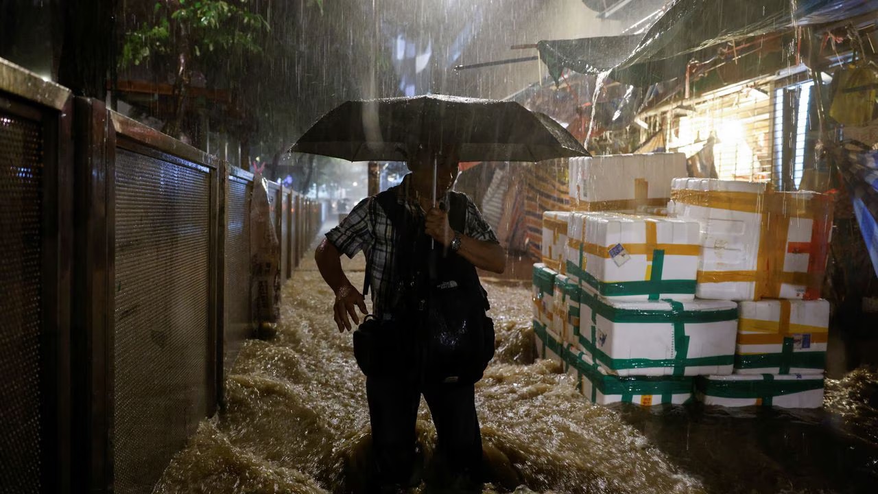 Lluvias R Cord Provocan Inundaciones En Hong Kong