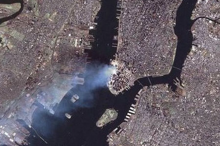 imagen de satélite de la NASA muestra el impacto de los atentados del 11 de septiembre de 2001 el siglo