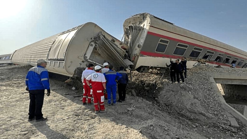 muertos en descarrilamiento de tren en Irán 