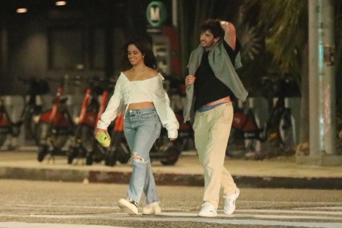 Camila Cabello paseando de su nuevo novio