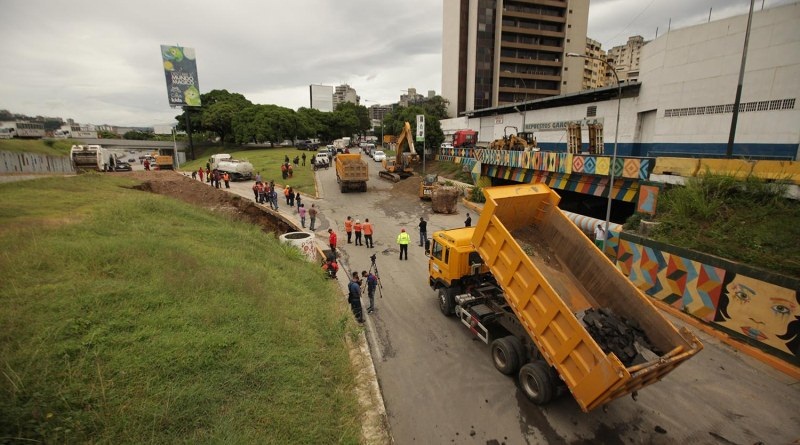Desde este jueves estiman normalizar el paso vehicular por el Distribuidor Altamira, en la autopista Gran Cacique Guaicaipuro,