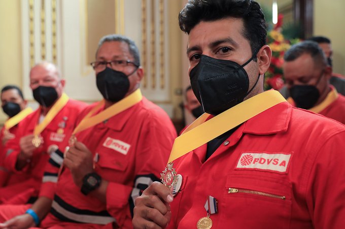 El presidente  Nicolás Maduro Moros destacó el esfuerzo y valentía del cuerpo de bomberos de PDVSA tras apagar el incendio producido por un rayo en la refinería de Puerto la Cruz estado Anzoátegui.
