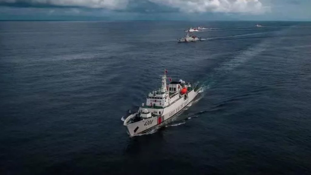 Japón protesta a Pekín por incursión de navíos armados en sus aguas próximas a las disputadas islas Senkaku, 