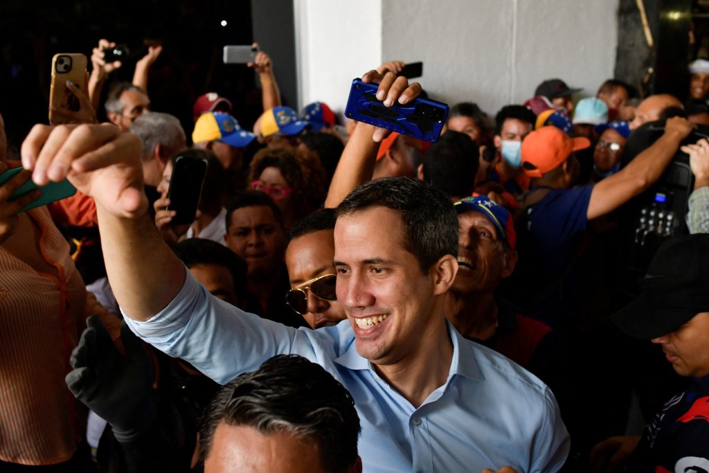 La oposición venezolana anunció la instalación de comités en Perú, Colombia y Chile, que posteriormente se extenderá a otros países,