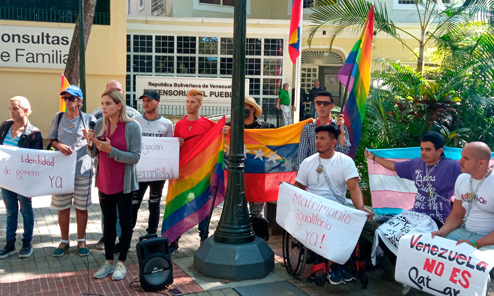 Activistas LGBTI se encadenan en Caracas para exigir derechos y avances elsiglo.com.ve