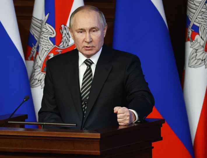 El presidente de Rusia, Vladímir Putin, dice que no se puede fiar de nada que sale en internet sobre la campaña militar rusa en Ucrania, 