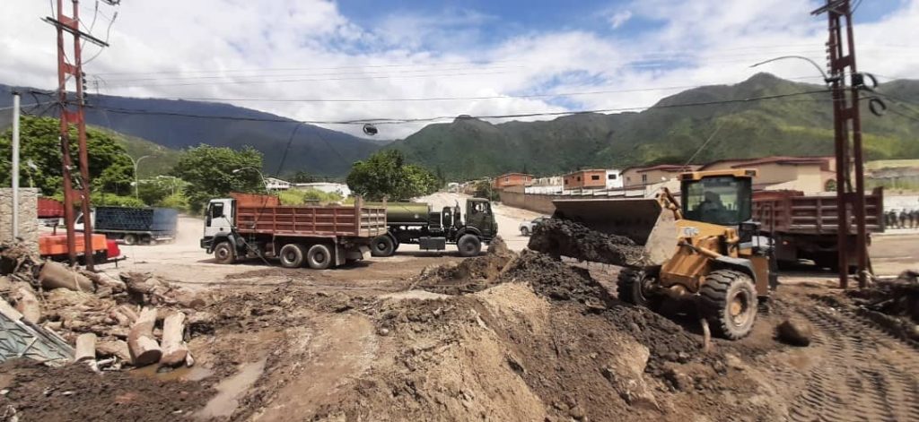 Gobierno y la solidaridad reconstruyen a El Castaño tras un mes de la tragedia - elsiglo.com.ve