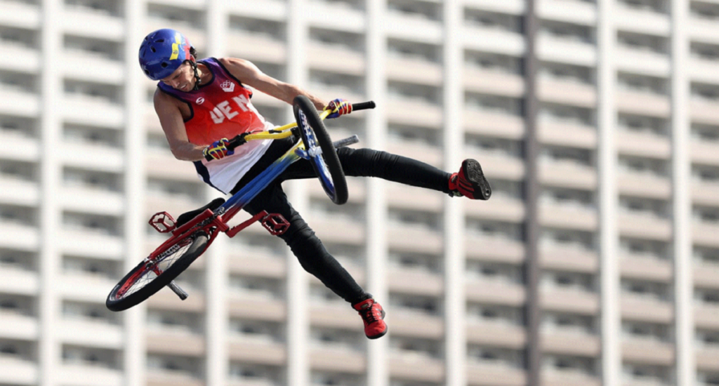 Daniel Dhers cayó en Abu Dhabi en el campeonato mundial de BMX Freestyle en Emiratos Árabes Unidos, cuando estalla la rueda de su bicicleta