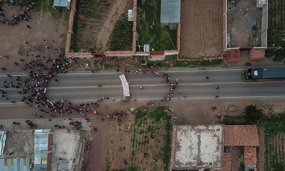 Manifestantes En Perú Bloquean La Carretera Panamericana Sur