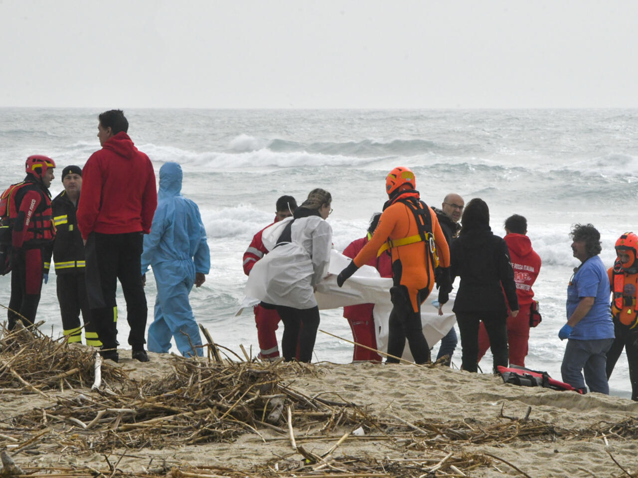 Rescatados Docenas De Migrantes Por Italia Tras Naufragio