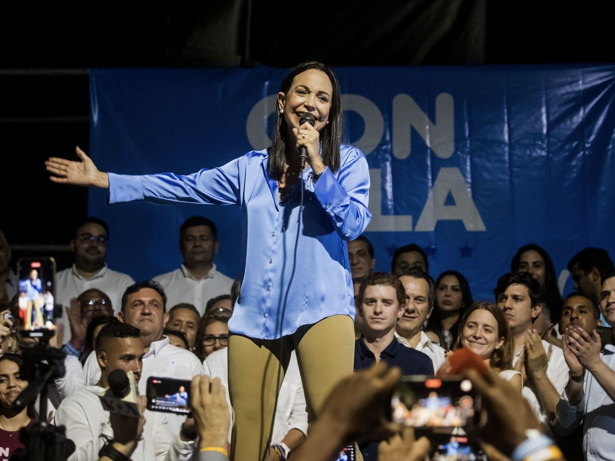 Machado Arrasa En Las Primarias Venezolanas Con El 26 % De Votos