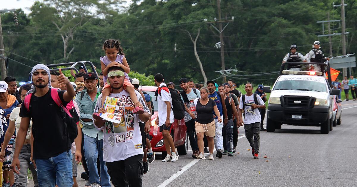 La primera caravana del a o sale de la frontera sur de M xico con