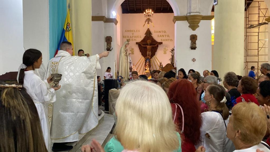 Emotiva misa en la Catedral de Maracay para bendecir a las madres