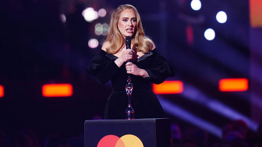 Adele detiene un concierto en Las Vegas al oír un grito homófobo