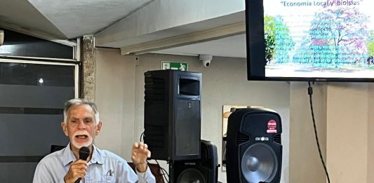 LA HUELLA ENERGÉTICA: Inteligencia Artificial y contaminante Seguramente has pensado que por qué hay que tener tanto cuidado si nosotros también valemos, somos otros huéspedes de este gran edificio megadiverso que es nuestro planeta. La respuesta es simple, el mundo ha cambiado y nuestra "pisada natural" se ha deformado (por decirlo de alguna manera) y aunque en el principio de los tiempos y nuestros pasos ahora existen sobre carreteras, conduciendo un vehículo que necesita combustible, utilizando un calzado hecho con materiales sintéticos, entre otros.