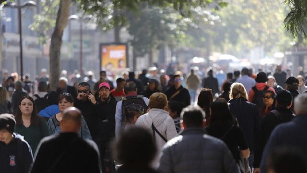 Gobierno de Chile dice que economía "va por buen camino"