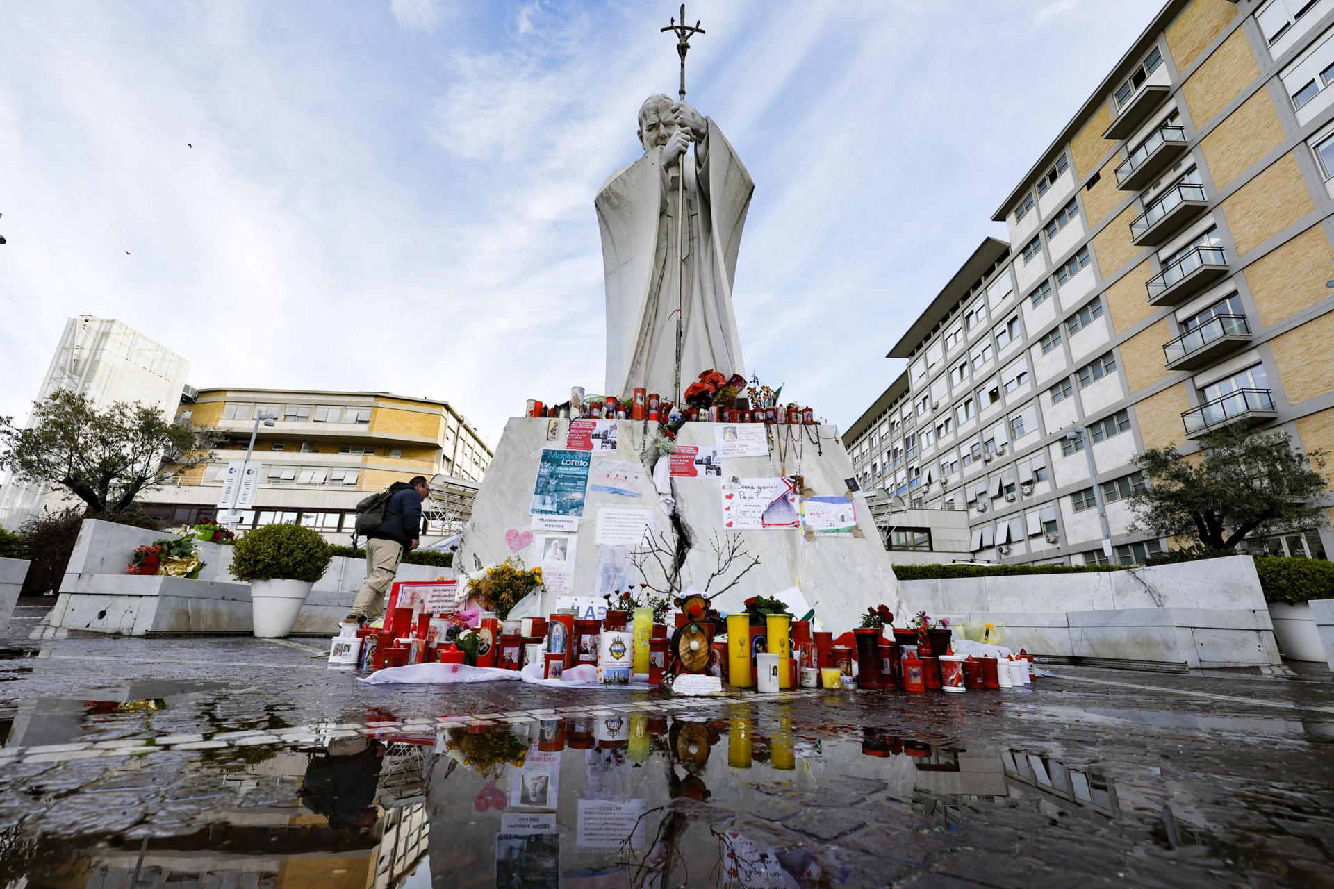 El papa consolida su mejoría tras 25 días hospitalizado