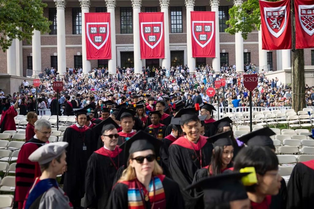 Trump escala la batalla contra Harvard y le prohíbe matricular a estudiantes extranjeros elsiglo.com.ve