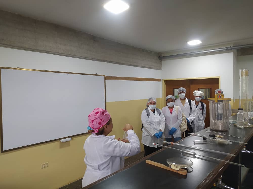 Unerg recibió en laboratorios centrales a estudiantes de Unesr elsiglo.com.ve
