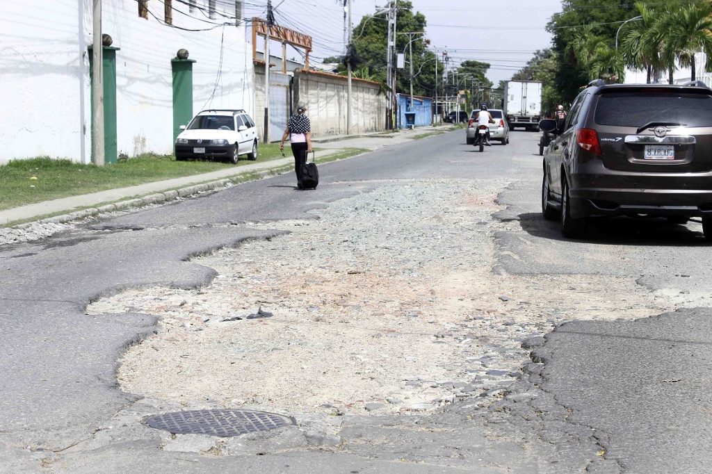 Vecinos de Arturo Michelena claman por reparación de las vías elsiglo.com.ve