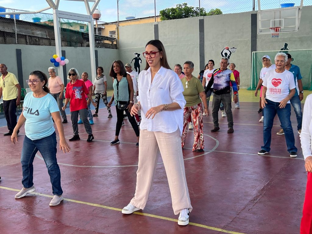 Gobierno de Girardot homenajeó a abuelos del barrio 23 de Enero elsiglo.com.ve