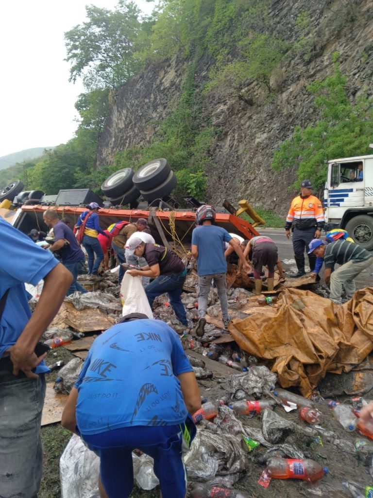 Un lesionado dejó volcamiento de gandola en la carretera Cagua-La Villa elsiglo,com.ve