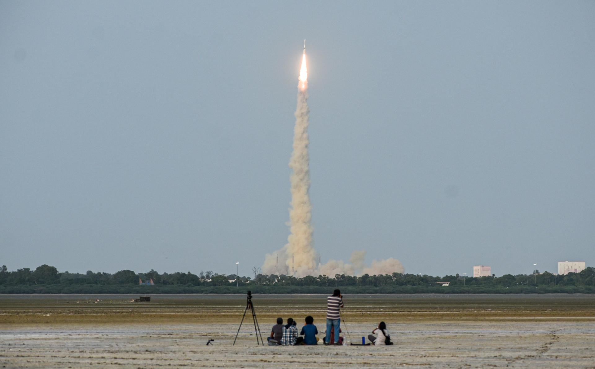 La India y la NASA ponen en órbita el satélite NISAR
