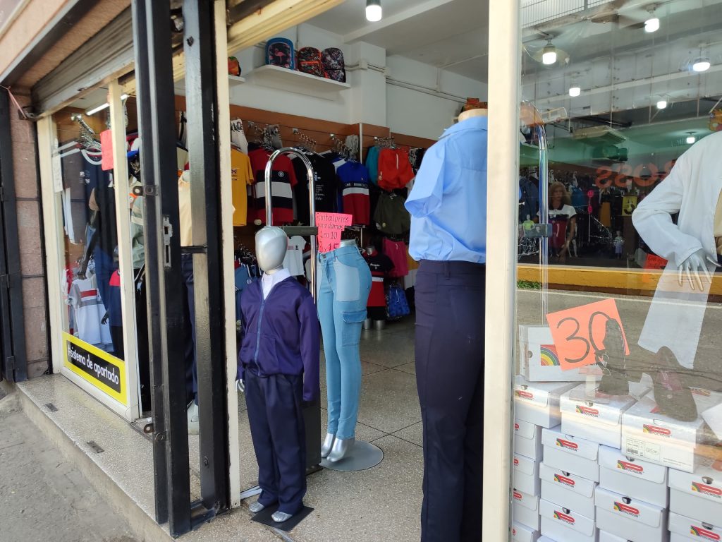 Inestables las ventas de uniformes escolares en Ribas elsiglo.com.ve