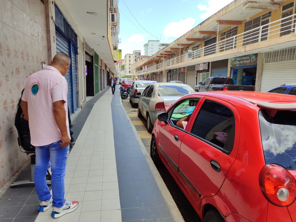 Taxistas ven menguar su jornada por el bajo poder adquisitivo elsiglo.com.ve