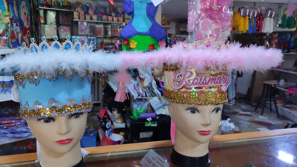 Piñaterías y tiendas de arreglos viven su temporada dorada