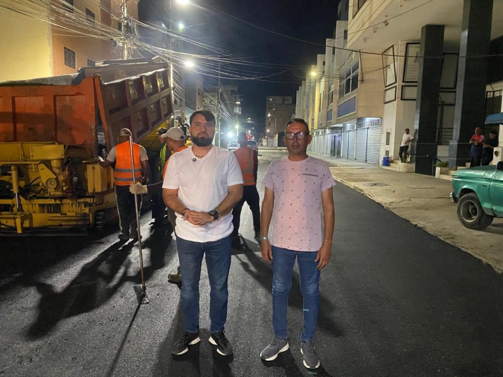 Alcalde Rafael Morales supervisa asfaltado en la calle Carabobo elsiglo.com.ve