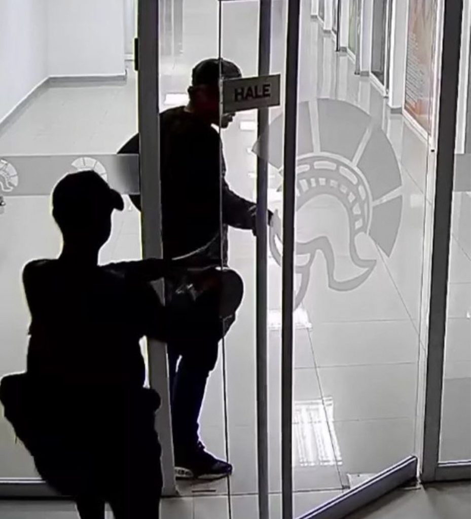 Delincuentes armados asaltaron tienda en centro comercial elsglo.com.ve