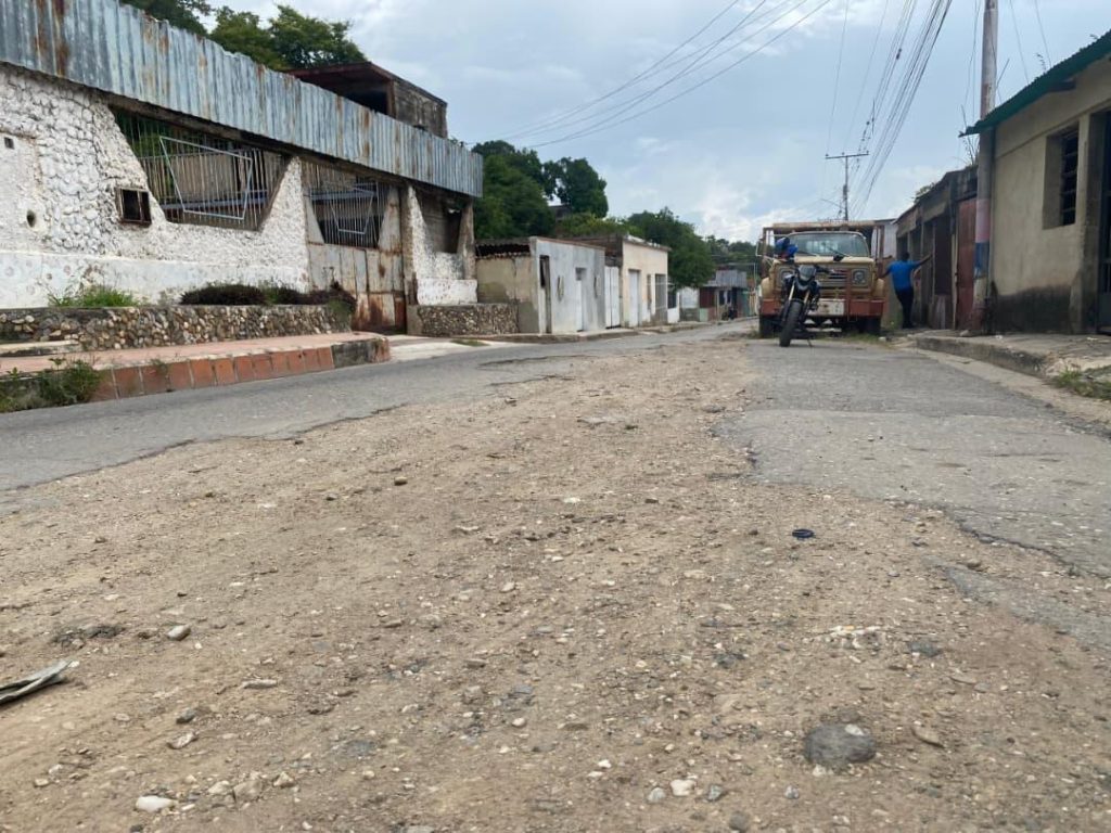 Habitantes de La Cruz denuncian trabajos inconclusos en la calle Pedro Camejo elsiglo.com.ve