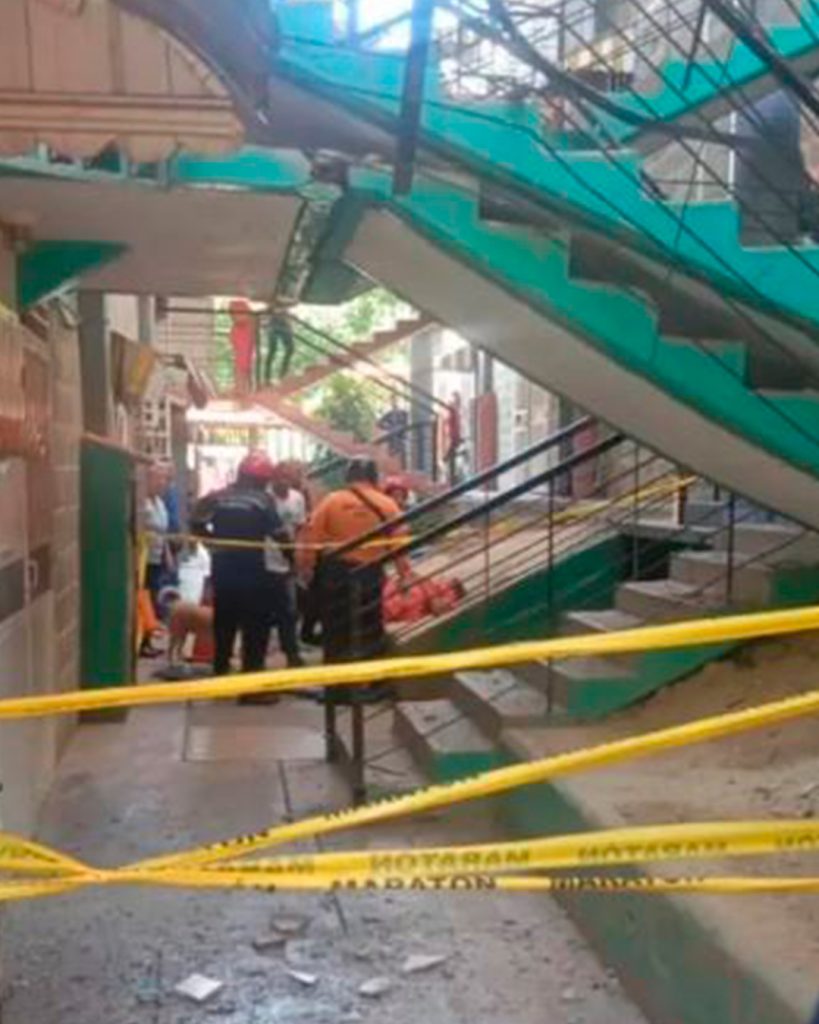 Diez heridos dejó colapso de una escalera en un edificio elsiglo.com.ve