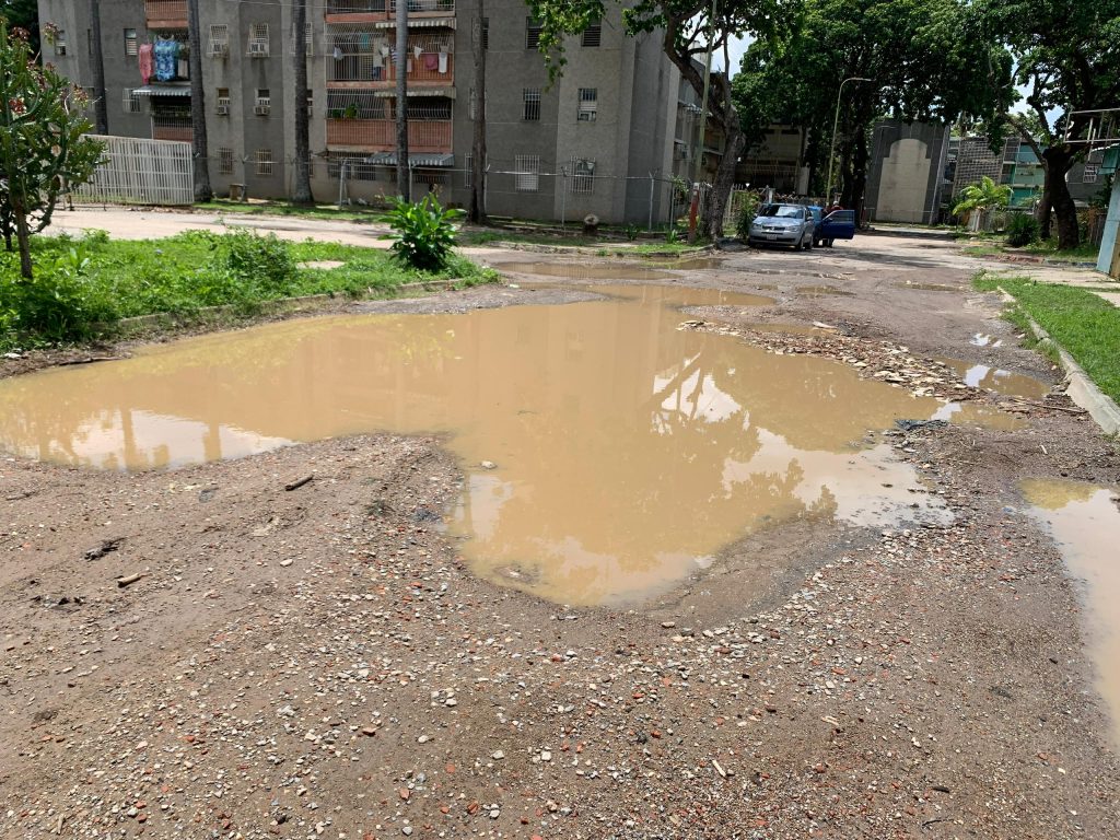 Abandono de la calle 6 pone en riesgo a los conductores elsiglo.com.ve
