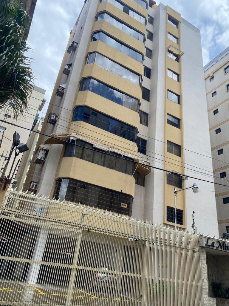 Septuagenario perdió la vida tras lanzarse de un edificio elsiglo.com.ve