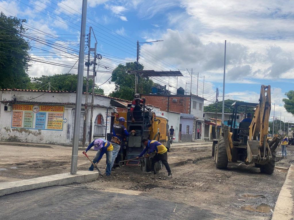 Avanzan los trabajos de recuperación de la calle Sucre de Cagua elsiglo.com.ve