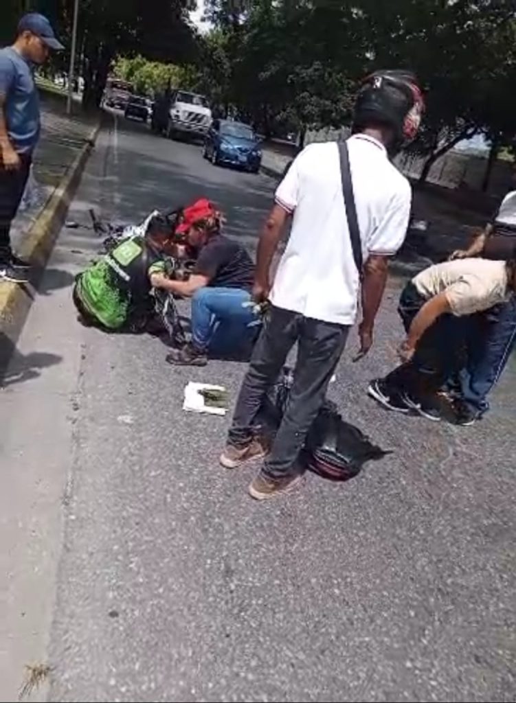 Lesionados dos motorizados en avenida Constitución elsglo.com.ve