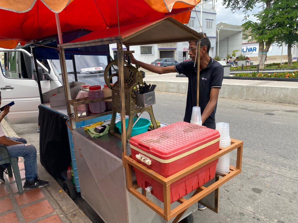 La tradición del "raspado" no pasa de moda en San Mateo elsiglo.com.ve