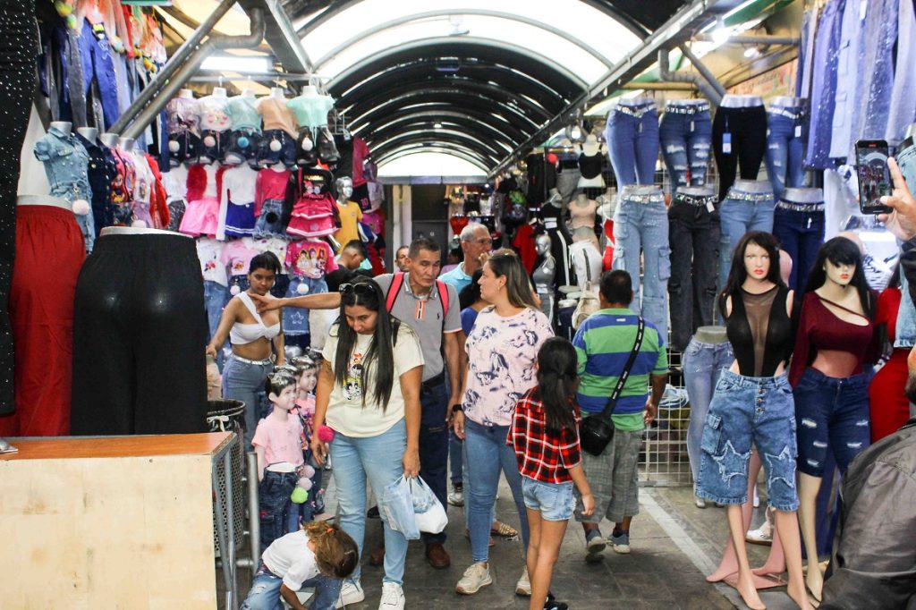 Comerciantes esperan repunte en ventas pese a los efectos del control cambiario elsiglo.com.ve
