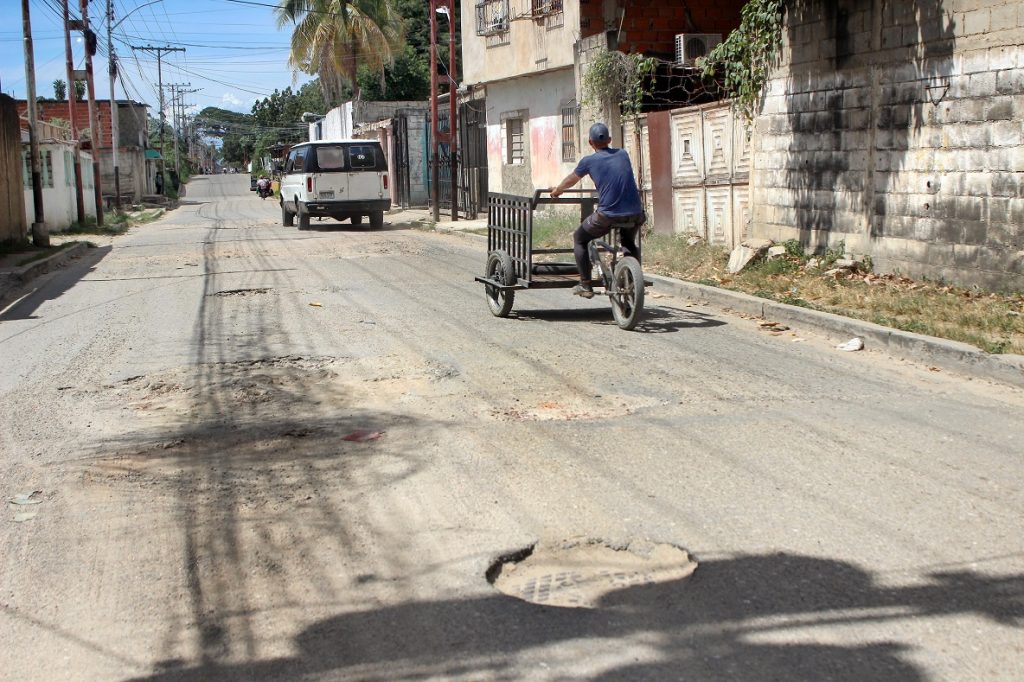 Vecinos de Santa Inés claman por arreglos de la Av. Principal elsiglo.com.ve