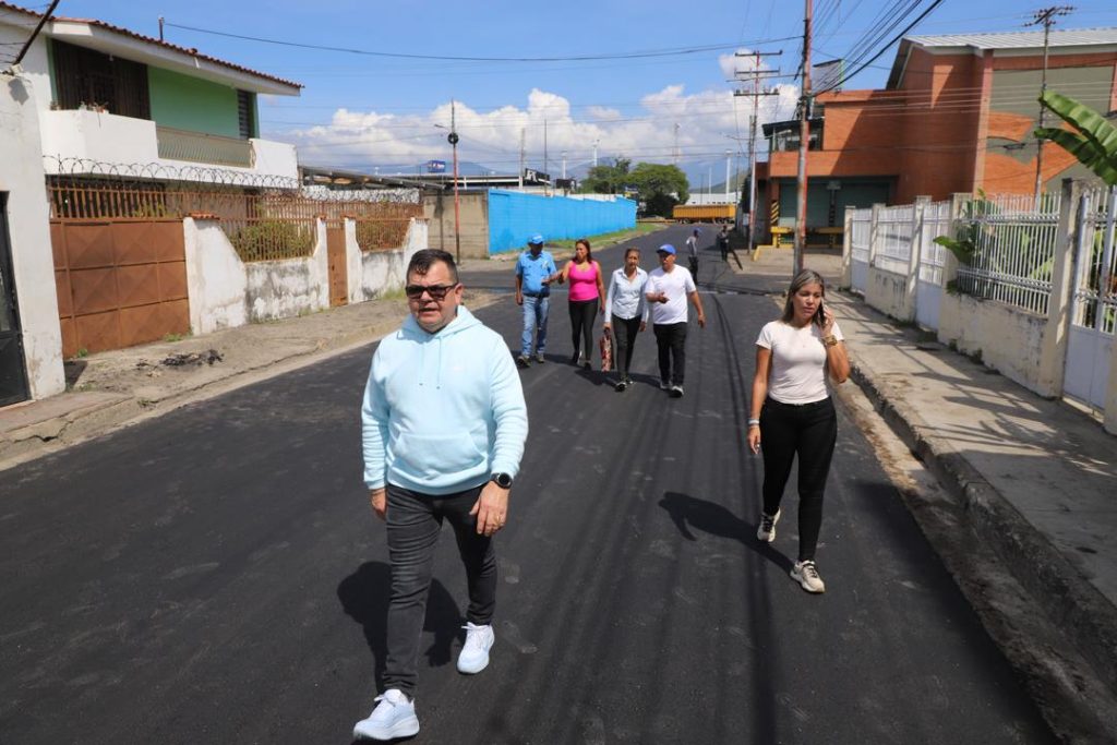 Colocadas 280 toneladas de asfalto en la calle Comercio de Cagua elsiglo.com.ve