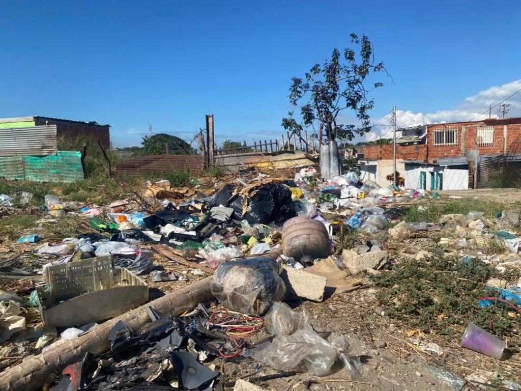 Montañas de basura invaden calles de Paraparal elsiglo.com.ve