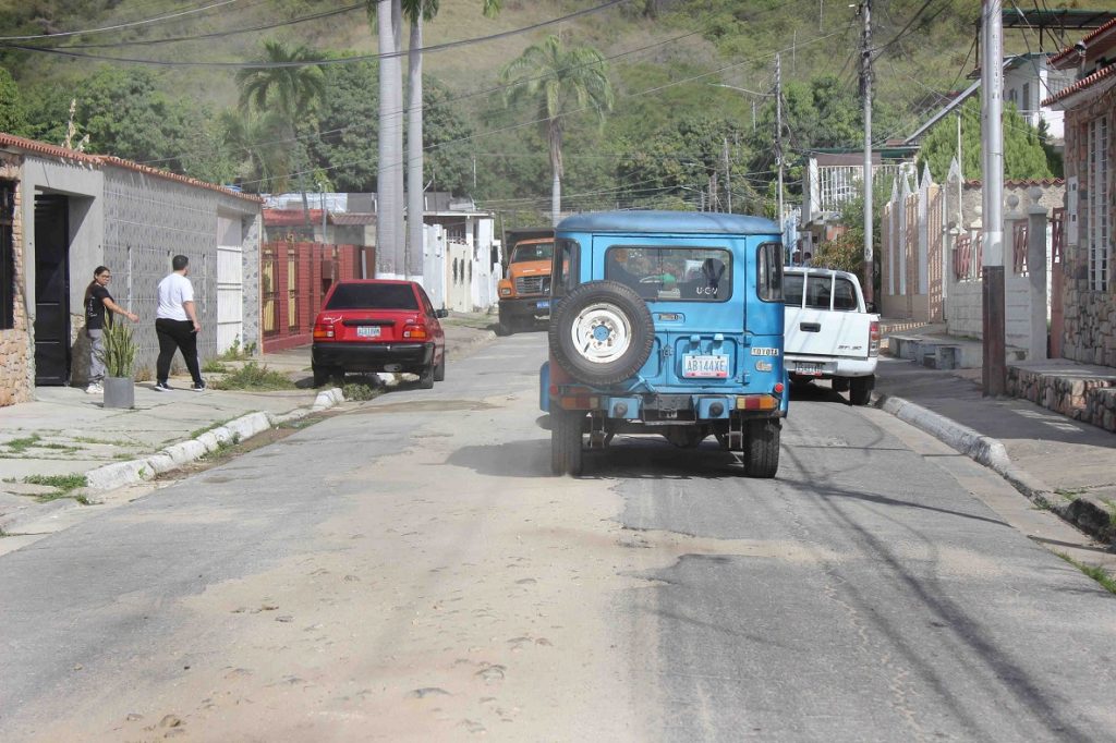 Vecinos esperan por asfaltado de calle Federación en La Candelaria elsiglo.com.ve