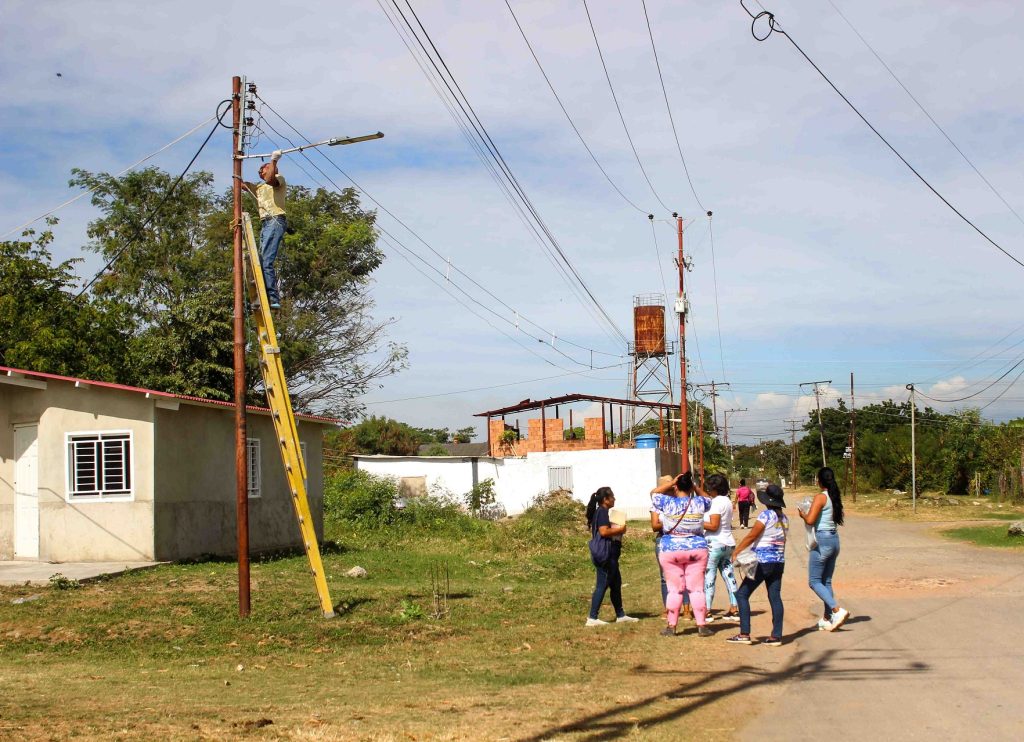 Instalaron luminarias en el sector Gran Mariscal de Ayacucho en Cagua elsiglo.com.ve