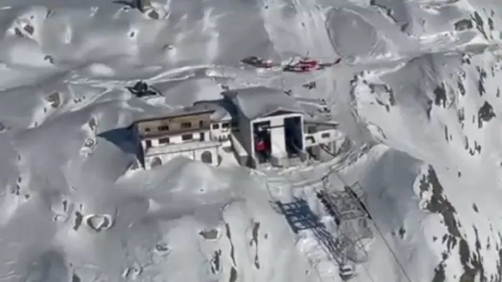 Evacuadas un centenar de personas atrapadas en un teleférico de los Alpes italianos elsiglo.com.ve