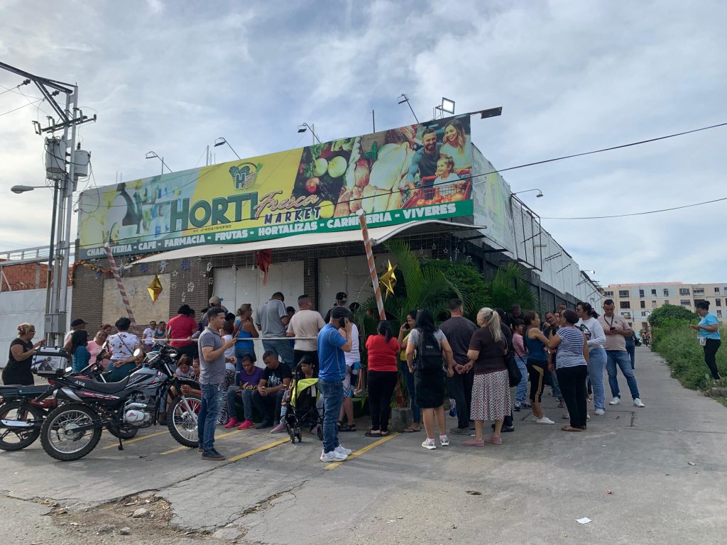 Supermercados trabajaron a puerta cerrada elsiglo.com.ve