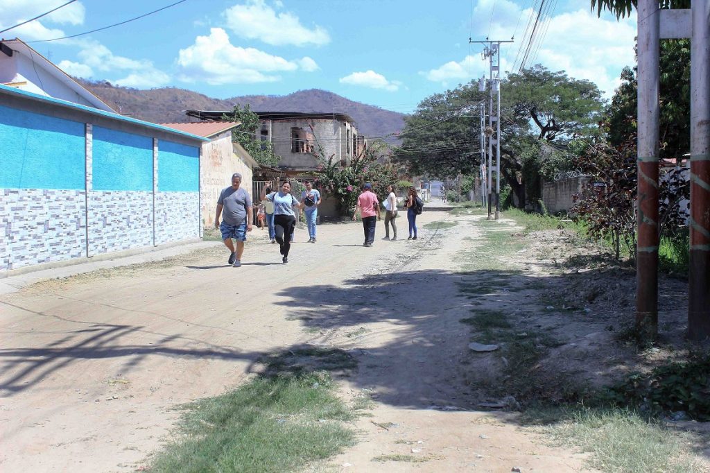 Residentes de la parcela 15 claman por asfaltado elsiglo.com.ve